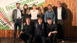 Mokytojas Laimonas Salijus ir jaunieji atlikėjai tarptautiniame akordeonistų konkurse „Vallecamonica“ Italijoje